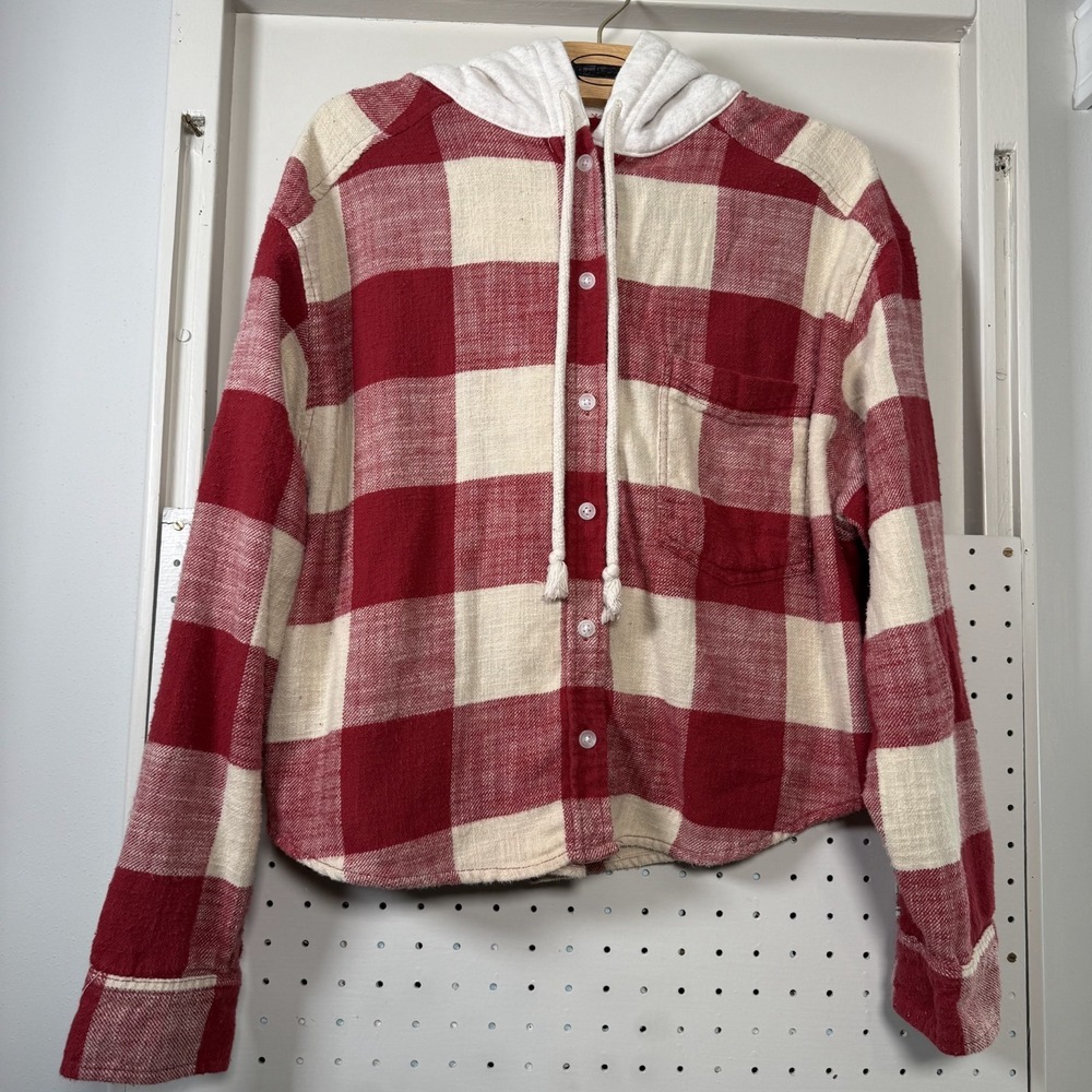 American Eagle Flannel Shirt Women's Large Red Plaid Cropped Hooded Button‎ Down - Picture 2 of 11